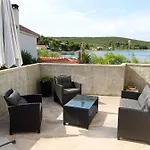 Lara * Žman