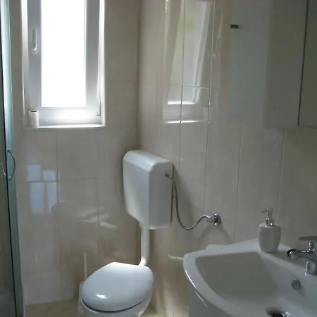 Apartment Lara *