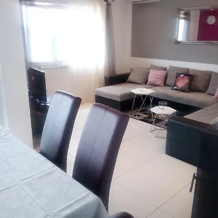 Apartment Lara *